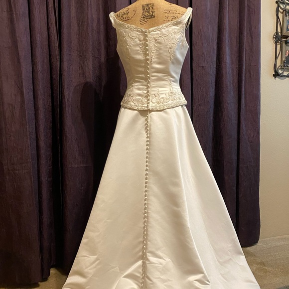 Atelier Diagonal wedding dress, size 8 - Picture 4 of 4